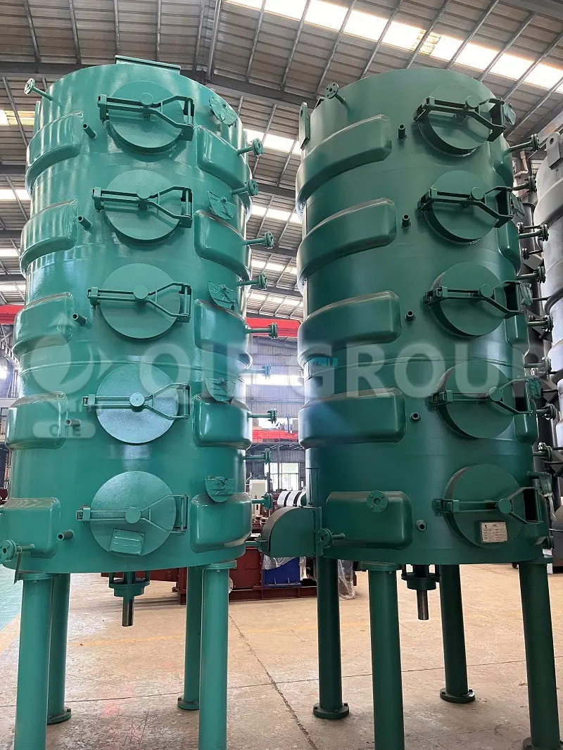 Vertical steam cooker for conditioning and roasting peanuts before screw oil pressing to improve oil extraction efficiency