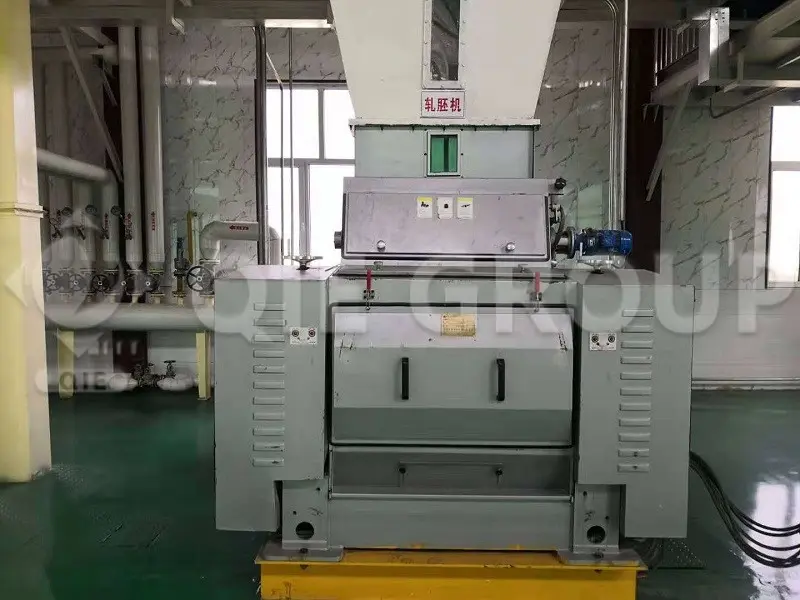 Laminoir de floconnage robuste pour graines de lin, pour le craquage de la structure des graines en prétraitement