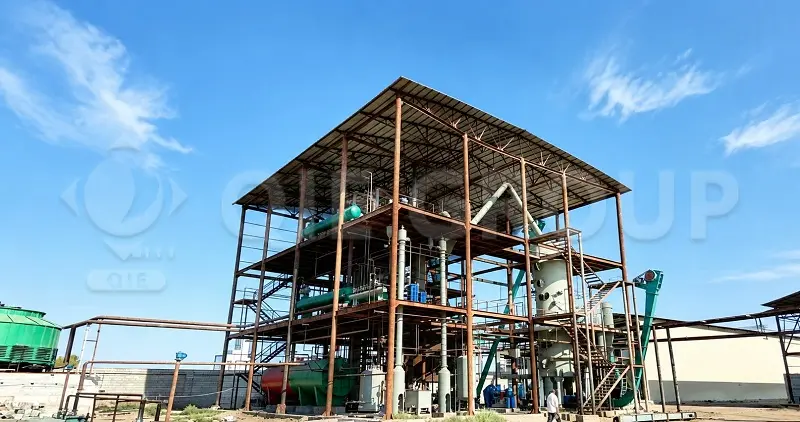 Vista exterior de un taller industrial de extracción de aceite de girasol por solvente construido por QIE GROUP.