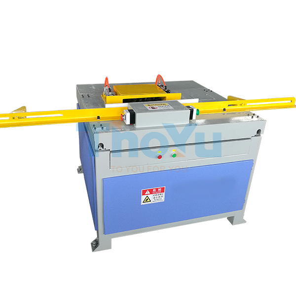 منصات موحّدة المقاسات متوافقة مع الأتمتة والرافعات والناقلات داخل مركز لوجستي