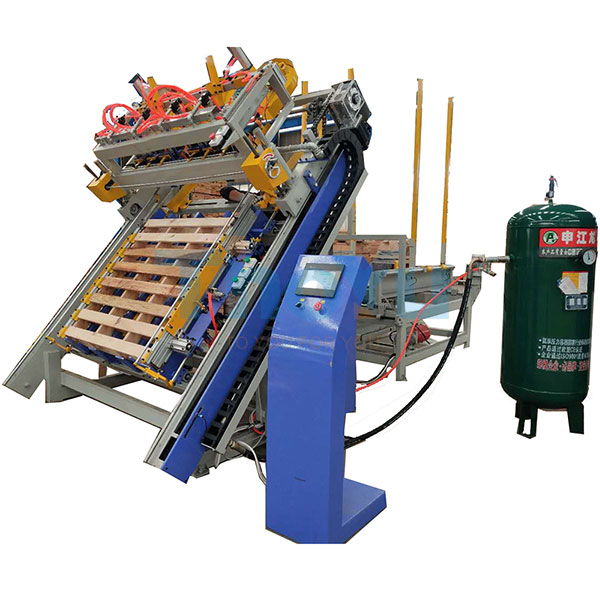 托盘木纵梁厚度与倒角示意图，展示不同厚度木纵梁及倒角角度的关系