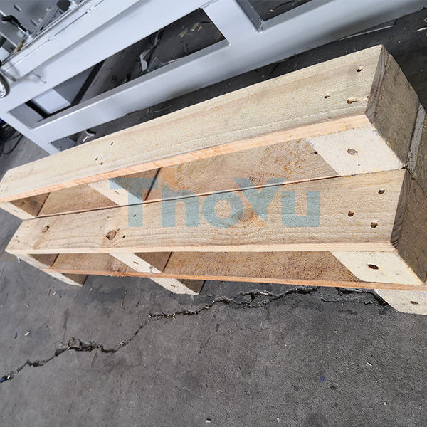 Pallet-legs-nailing-machine-5.jpg