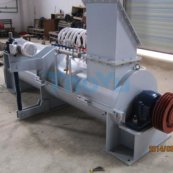 خلاط مادة اللصق الدائري في عملية تشغيله داخل مصنع صناديق خشبية