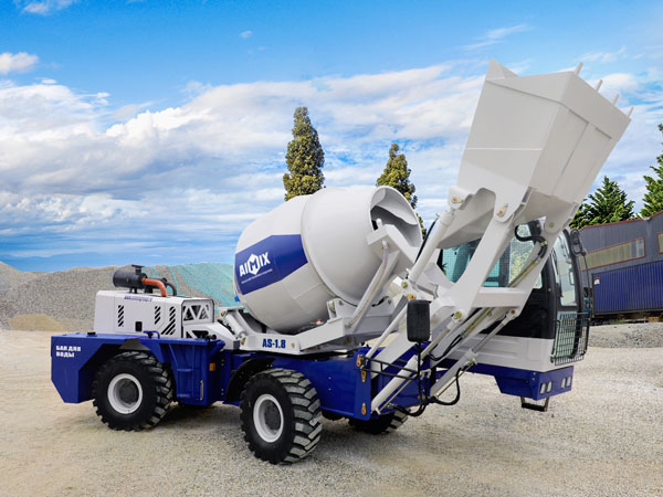 The 270-degree rotatable mixing tank of a concrete mixer