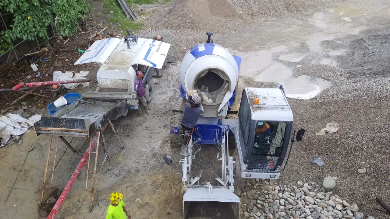https://shmuker.oss-accelerate.aliyuncs.com/data/oss/682d89054527840c60fb0d2e/682e7f724527840c60fb20ca/20250623113008/AS-2.6_Self_Loading_Mixer_And_ABT40C_Line_Pump_Working_For_Building_Construction_In_Timor-Leste.jpeg