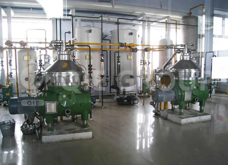 Centrífuga para aceite utilizada en el proceso de refinación de aceite comestible para separar impurezas, gomas y partículas sólidas en plantas de procesamiento de aceite vegetal