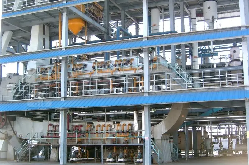 Extractor en bucle para una extracción por solvente eficiente en plantas de procesamiento de aceite comestible