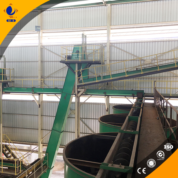Industrial-scale sunflower seed oil extraction line with solvent recovery system
