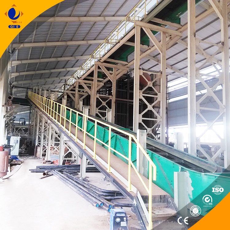 Modular soybean oil refining equipment in operation