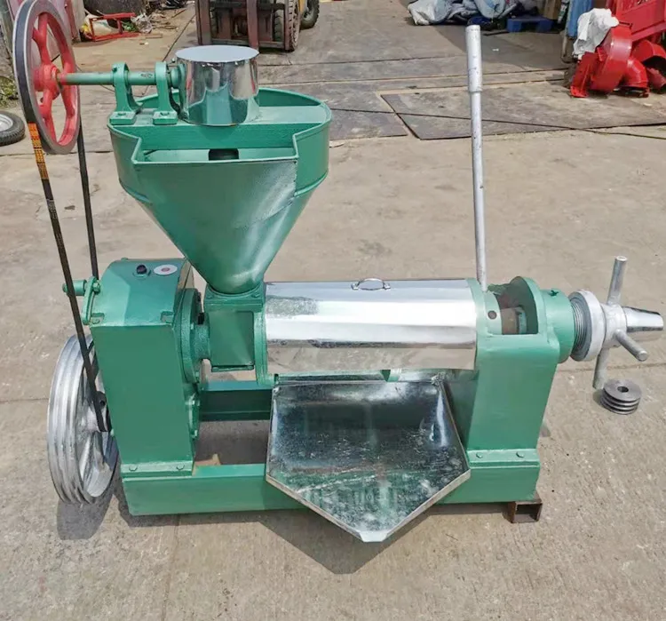 صورة لماكينة عصر حلزوني تعمل في مزرعة صغيرة—جانب التشغيل والصيانة