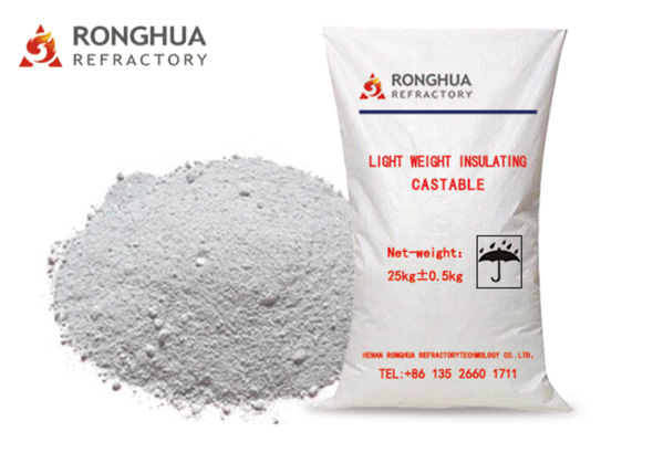 Comparación visual de refractarios tradicionales frente a refractarios ligeros con aislamiento térmico