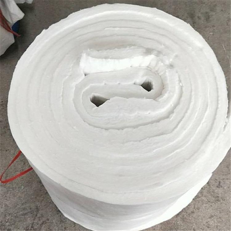 Instalación modular flexible de manta aislante de fibra cerámica en industria de alta temperatura